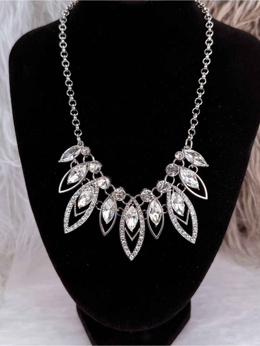 Lightweight Silver Tone Clear Faceted Leaf Bib Necklace Costume Statement Jewelr